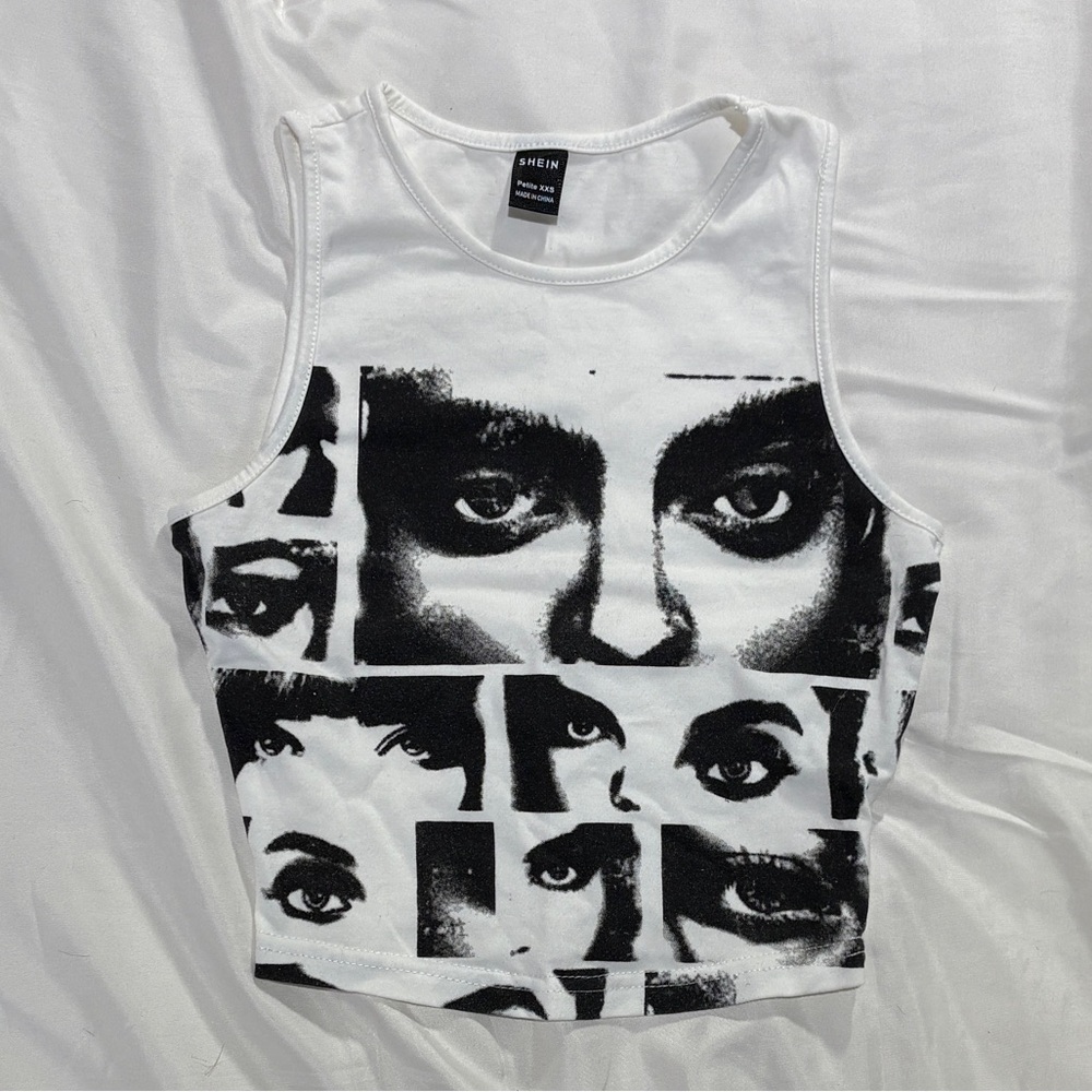 SHEIN Monochrome Face Print Crop Top